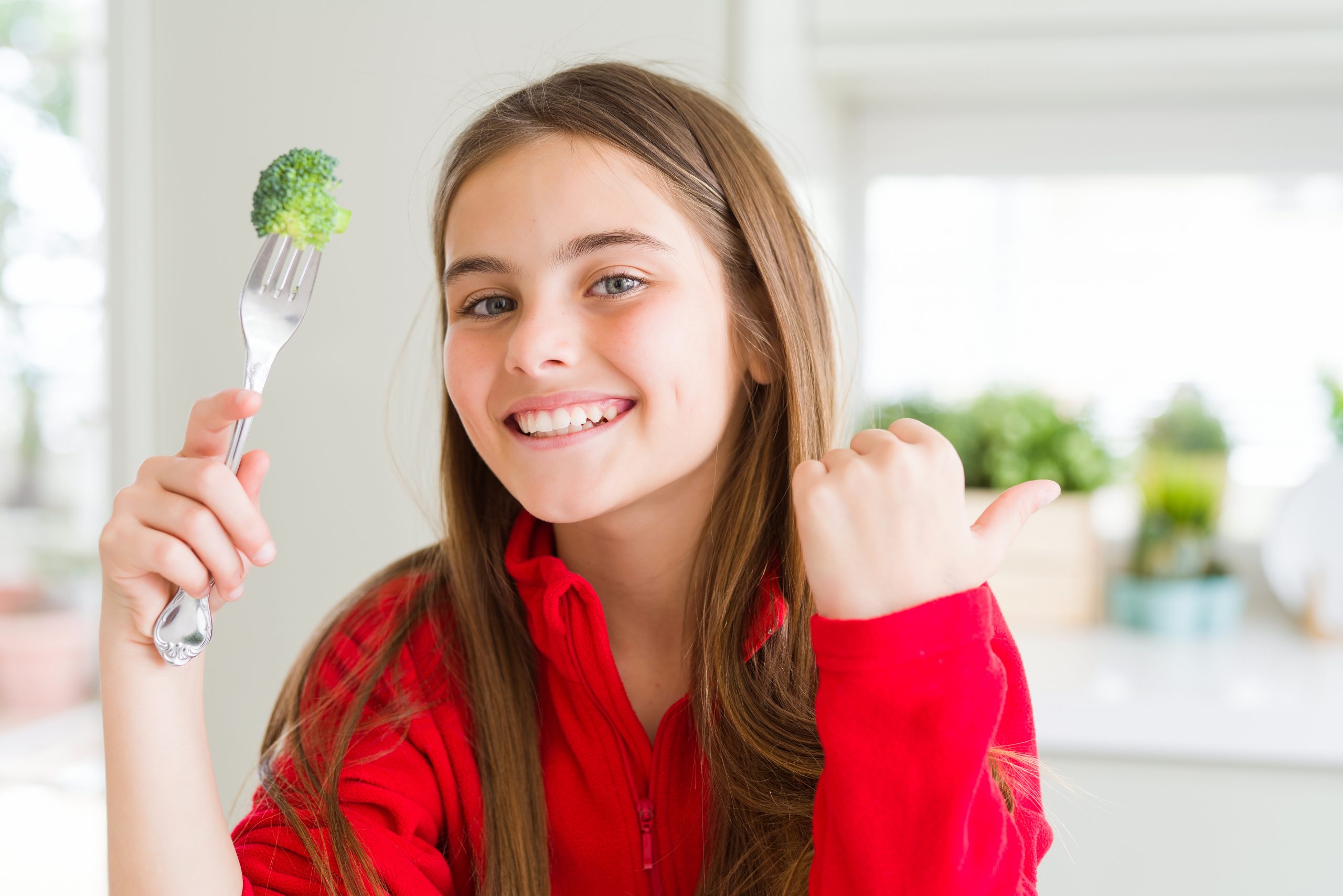 Reisen und Eltern Kind isst gesundes Gemüse Alice kilimann texterin
