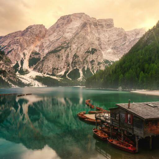 Hütte am Pragser Wildsee - wir sind angekommen. Wanderung ab Seiser Alm nach Pragser Wildsee mit dem Gesundwanderer.de