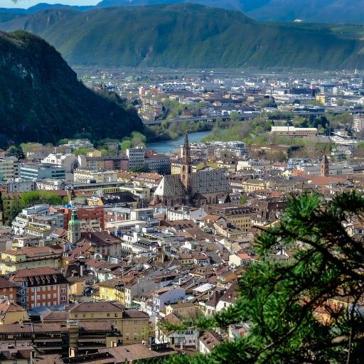 Wandern bei Bozen in den Dolomiten - Blick auf die Stadt - Gesundwanderer.de Magazin