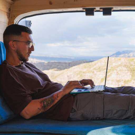 Arbeiten und Reisen 2026_ So sieht moderne Workation aus – Gesundwanderer Magazin