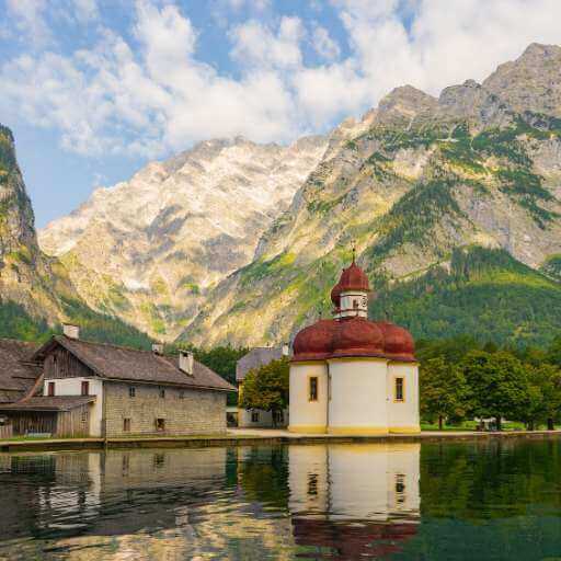 Koenigssee mit Blick auf die Watzmann Ostwand in Berchtesgaden -gesundwanderer.de